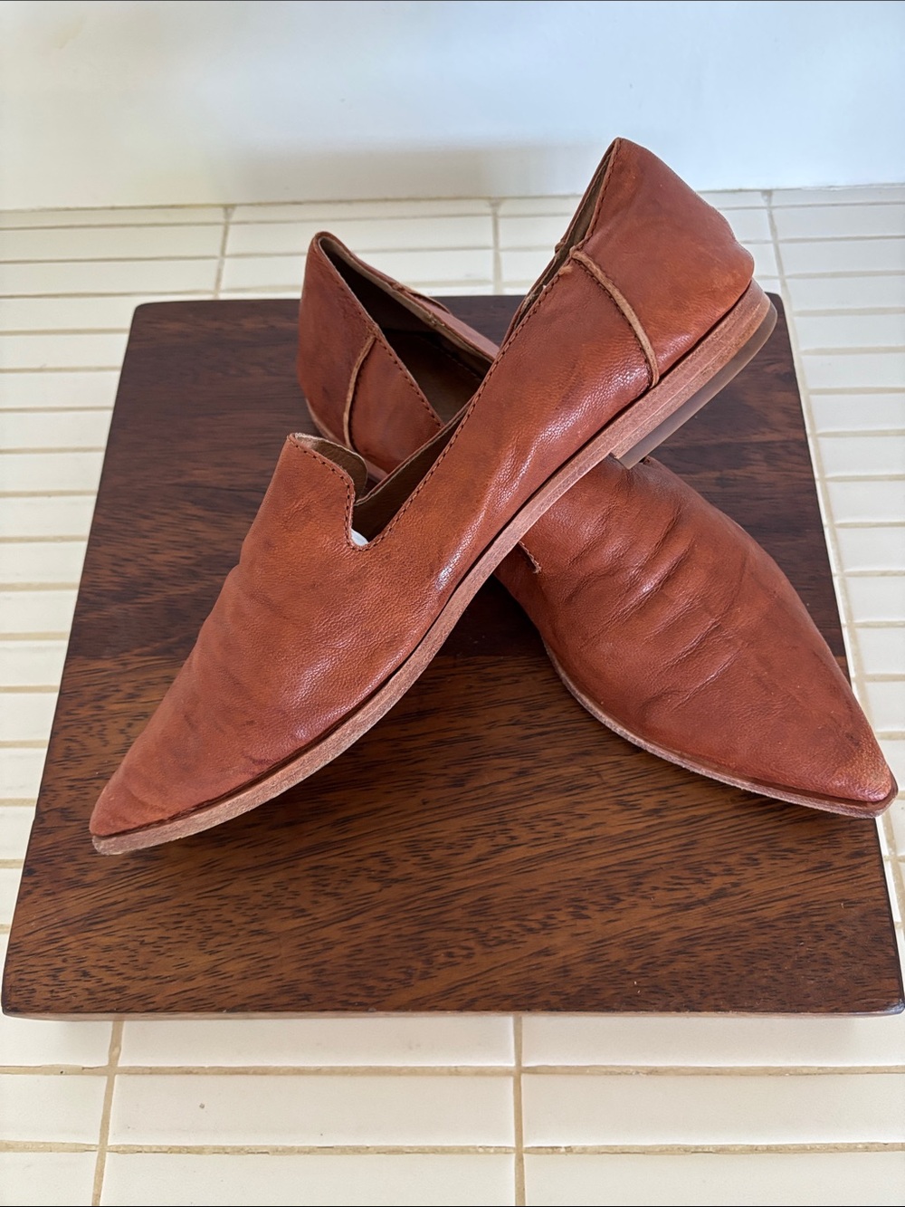 Frye Brown Pointed Toe Slip-On Flats 9M - Picture 4 of 7